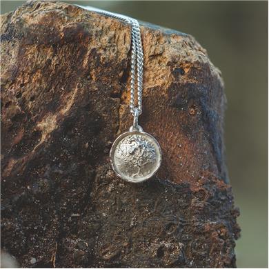 Round mourning pendant in gold - Wim Meeussen Antwerp